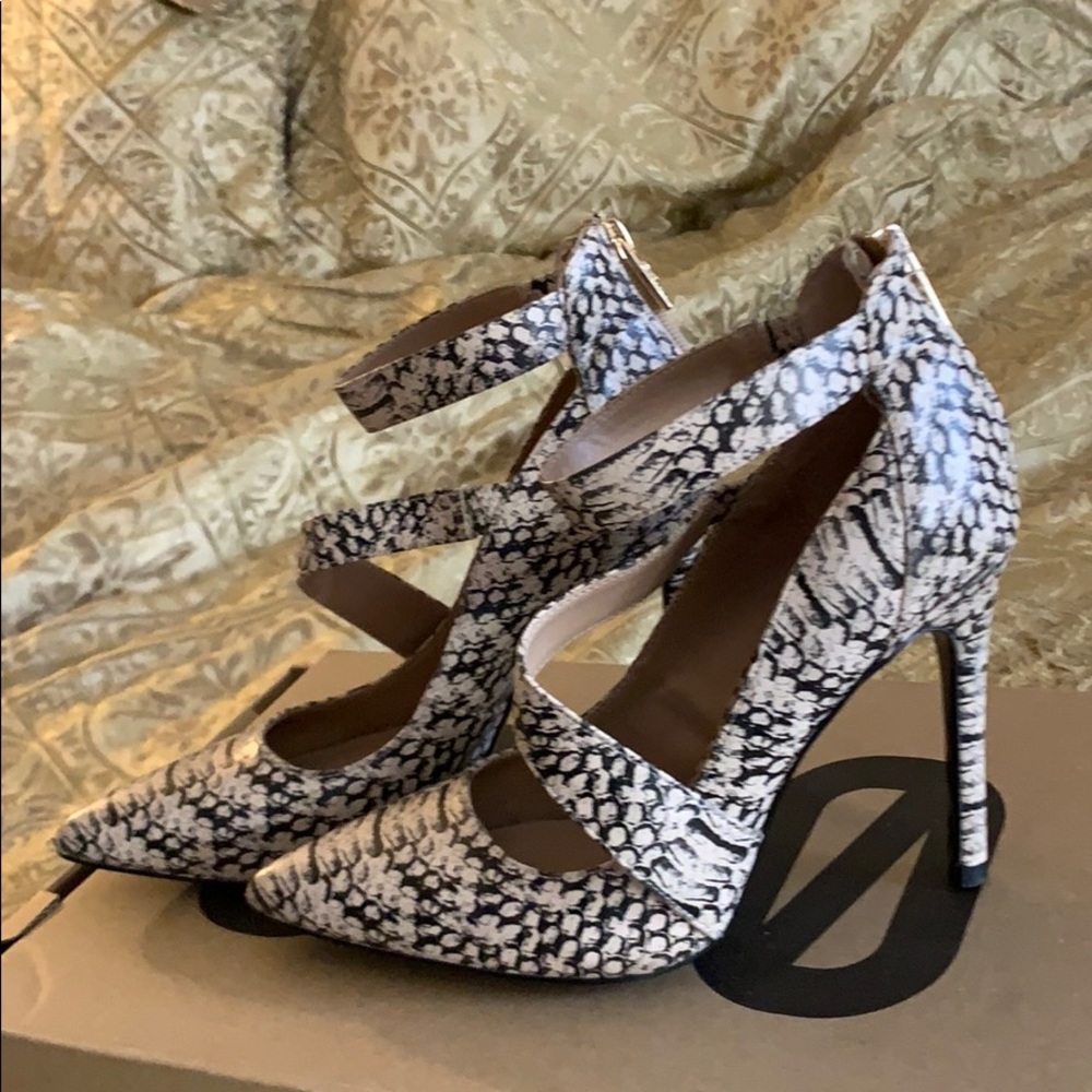 Guess printed Heels Size 8.5